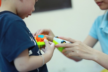 Cách giao tiếp với trẻ khuyết tật