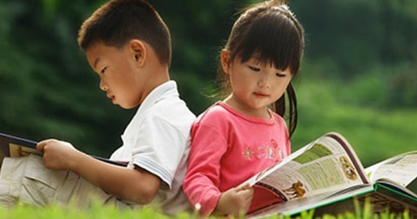 Cha mẹ nên khuyến khích trẻ đọc sách