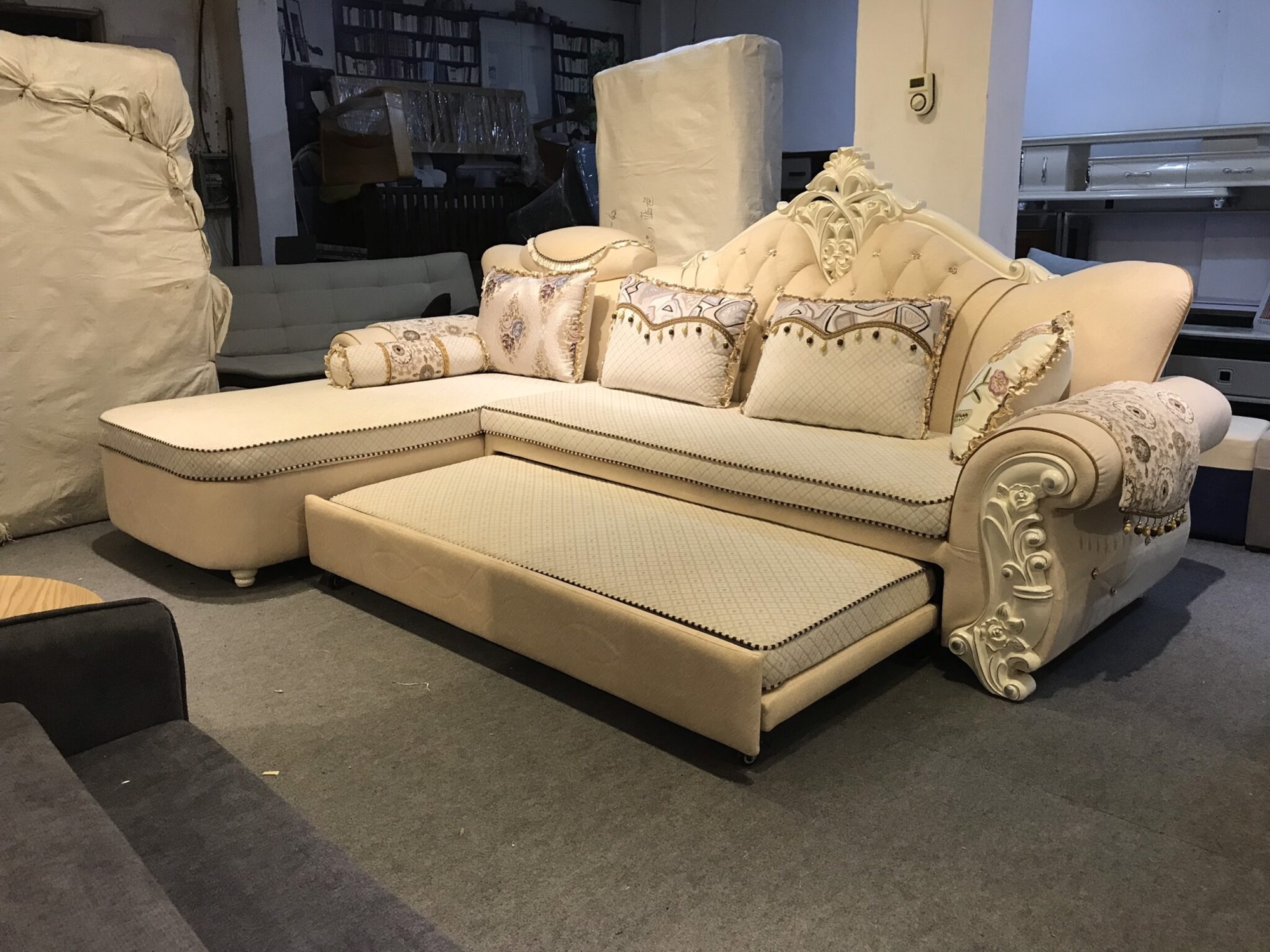 Một số dấu hiệu nhận biết sofa tân cổ điển kém chất lượng cần tránh