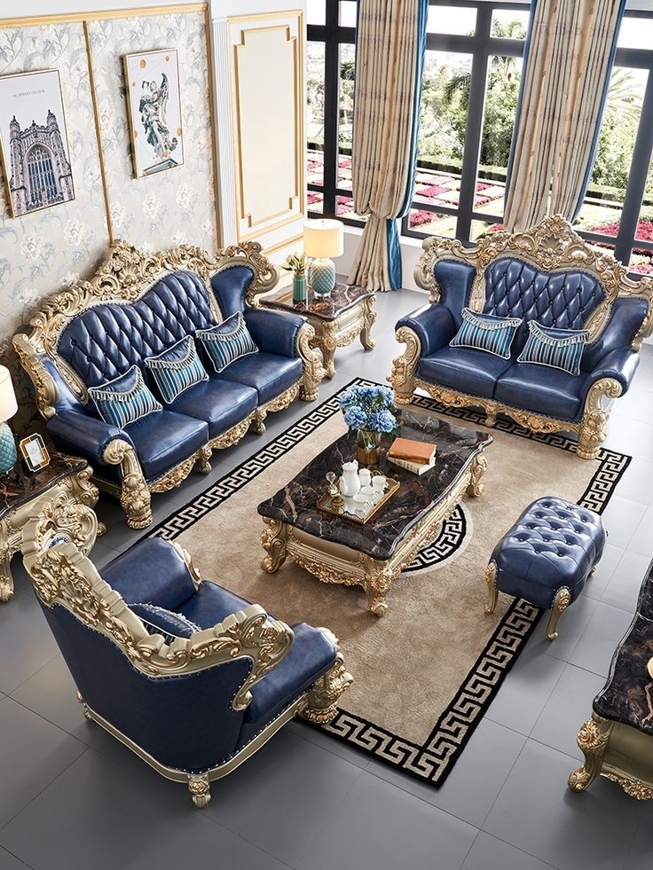 Chất liệu là yếu tố được đặc biệt quan tâm trong các mẫu sofa tân cổ điển 2025