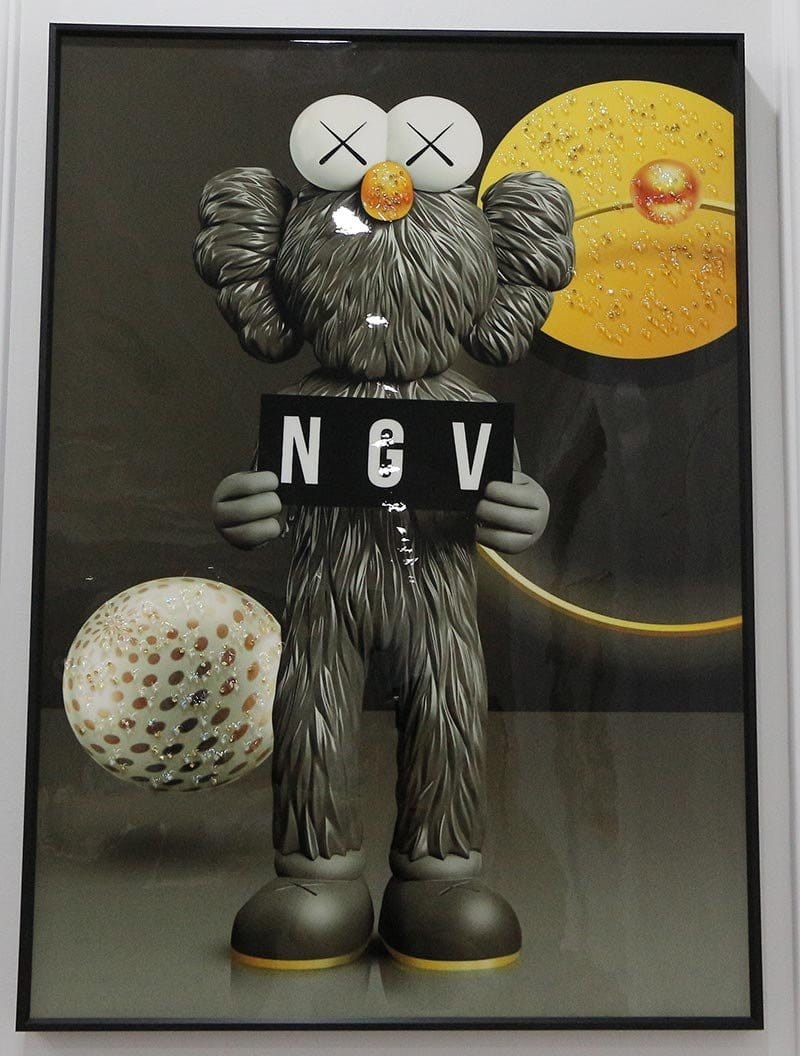 Tranh Đính Pha Lê Gấu Bearbrick Dáng Đứng NGV Decor (500x700mm)