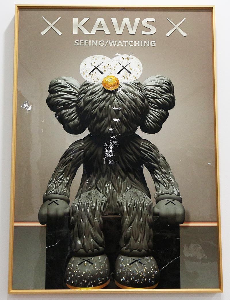 Tranh Đính Pha Lê Gấu Bearbrick Dáng Ngồi Trang Trí Phòng Ngủ, Phòng Khách, Cầu Thang (500x700mm)